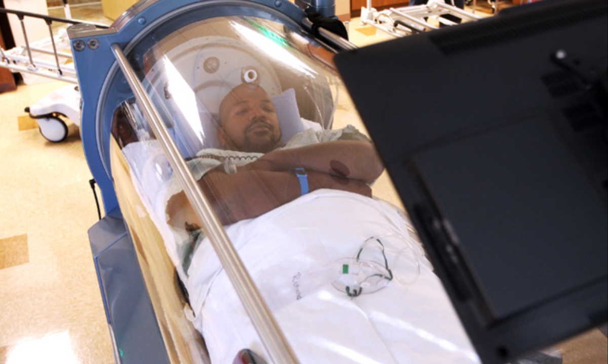 Celebrities Popularize Hyperbaric Oxygen Therapy, Sparking Debate Over Its Broader Health Benefits and Risks