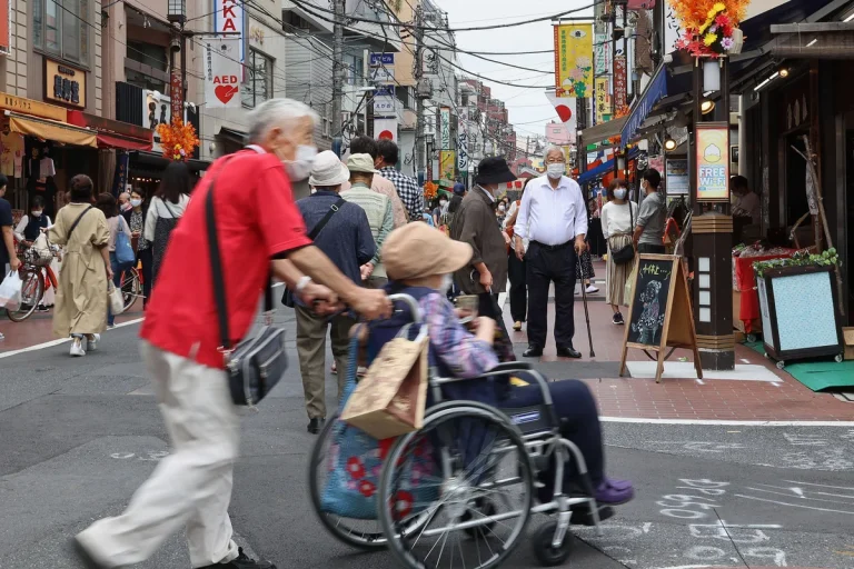 Study Suggests Humanity May Have Hit the Ceiling for Life Expectancy Despite Medical Advances