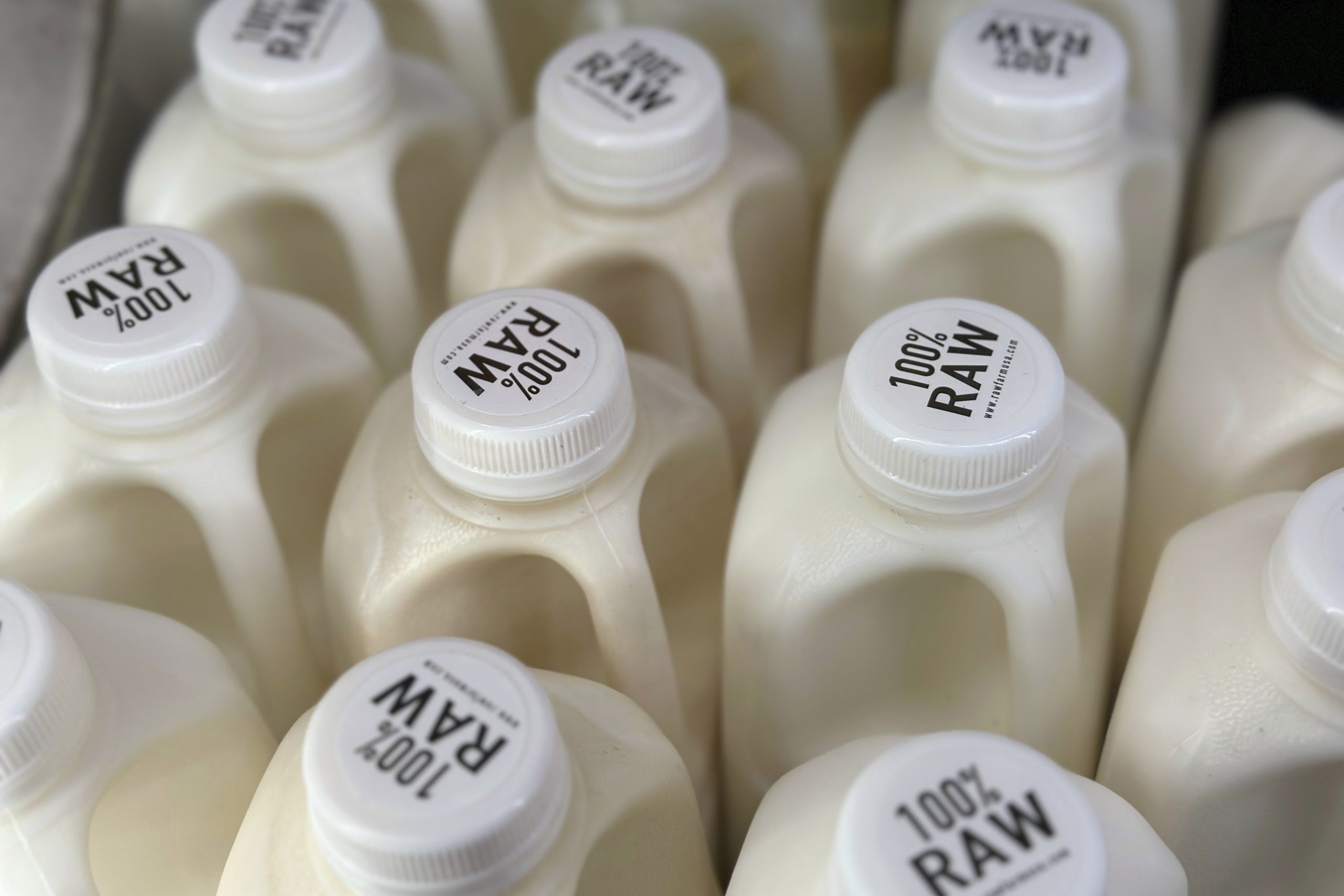 California Issues Warning on Bird Flu Found in Raw Milk Amid Rising Health Concerns